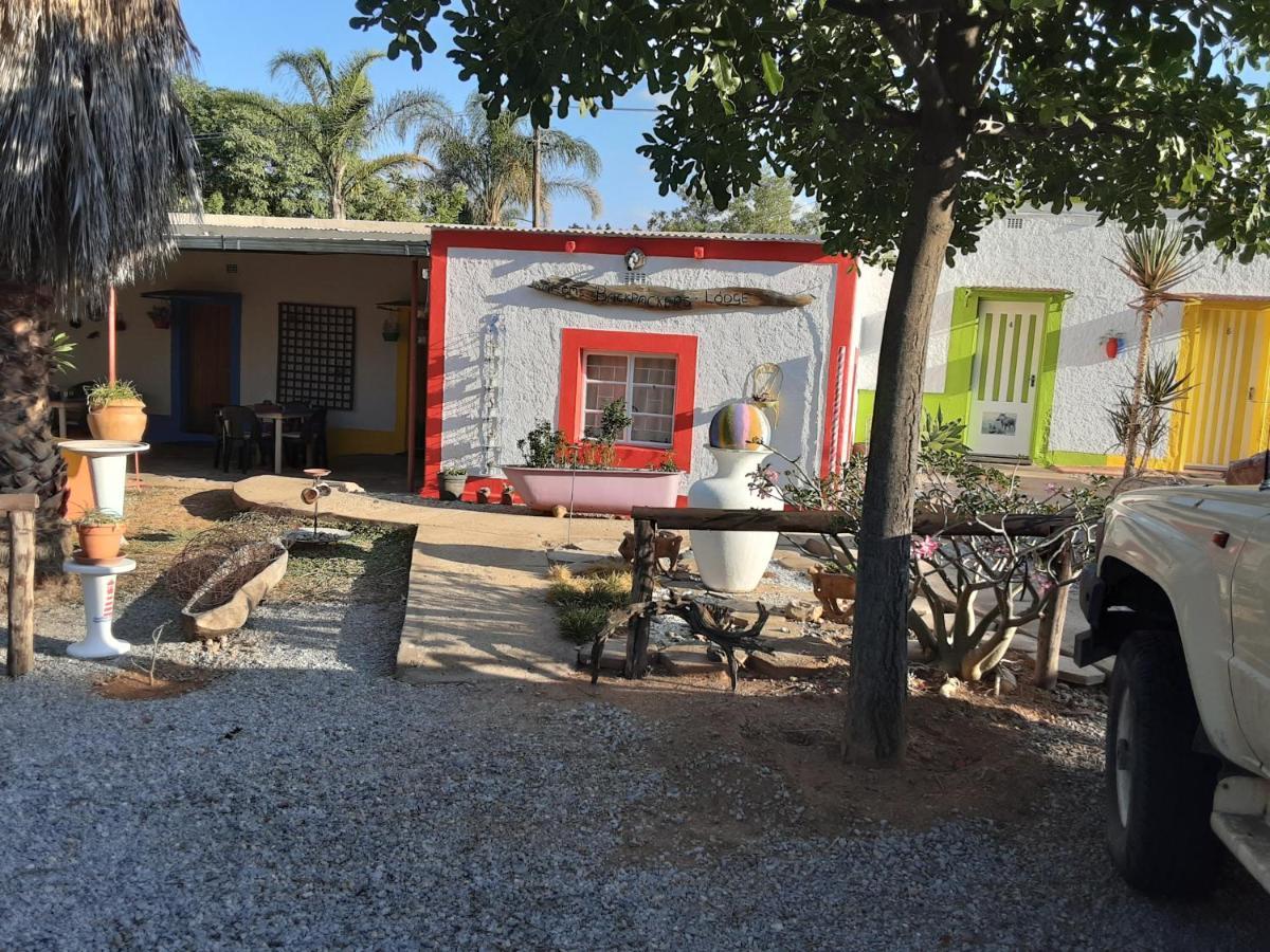 Kai-Oms Backpackers Lodge 아웃조 외부 사진