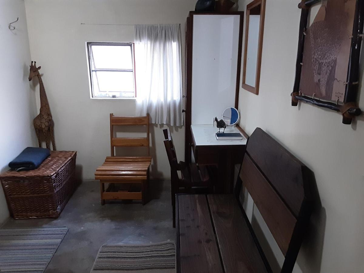 Kai-Oms Backpackers Lodge 아웃조 외부 사진