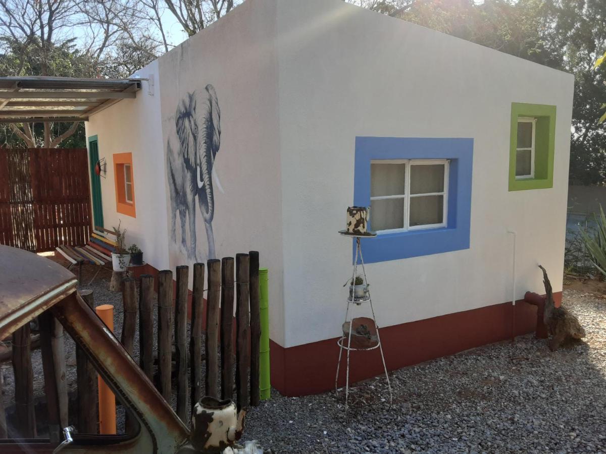 Kai-Oms Backpackers Lodge 아웃조 외부 사진