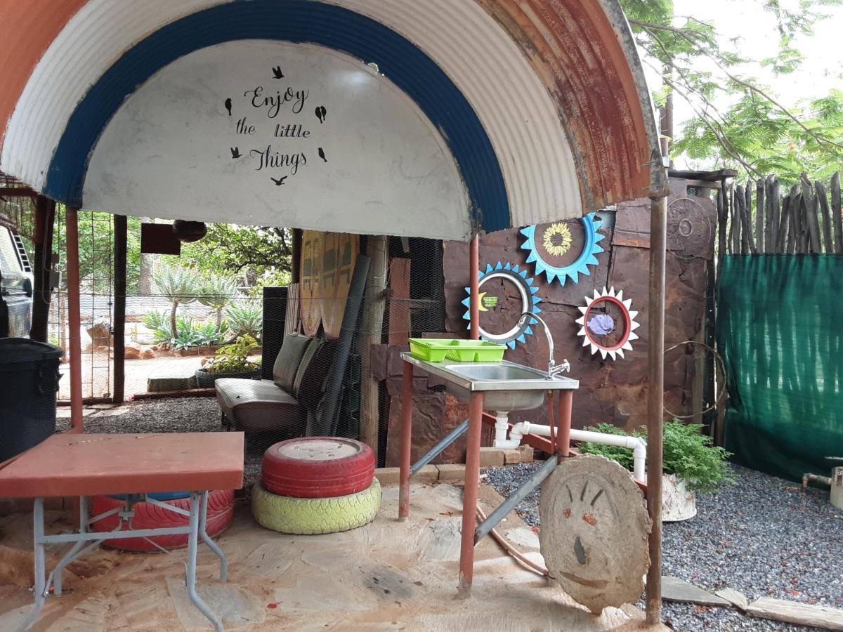 Kai-Oms Backpackers Lodge 아웃조 외부 사진