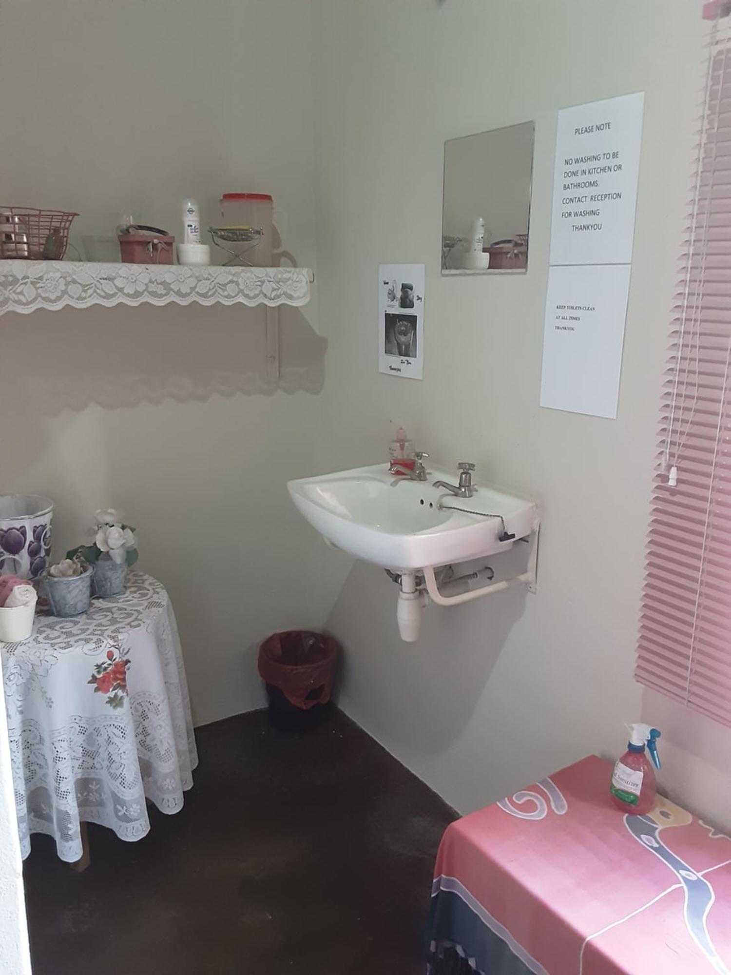 Kai-Oms Backpackers Lodge 아웃조 외부 사진