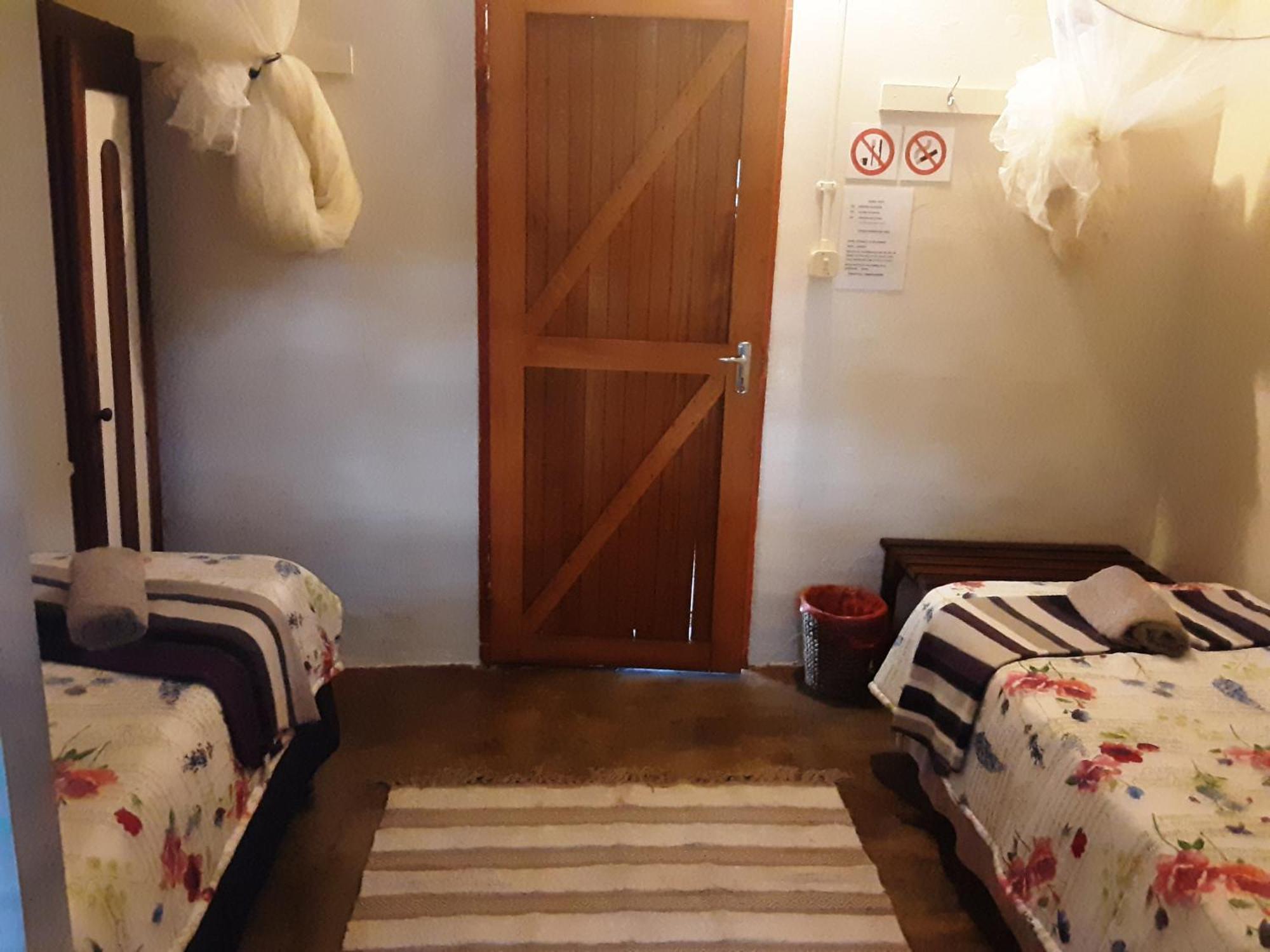 Kai-Oms Backpackers Lodge 아웃조 외부 사진