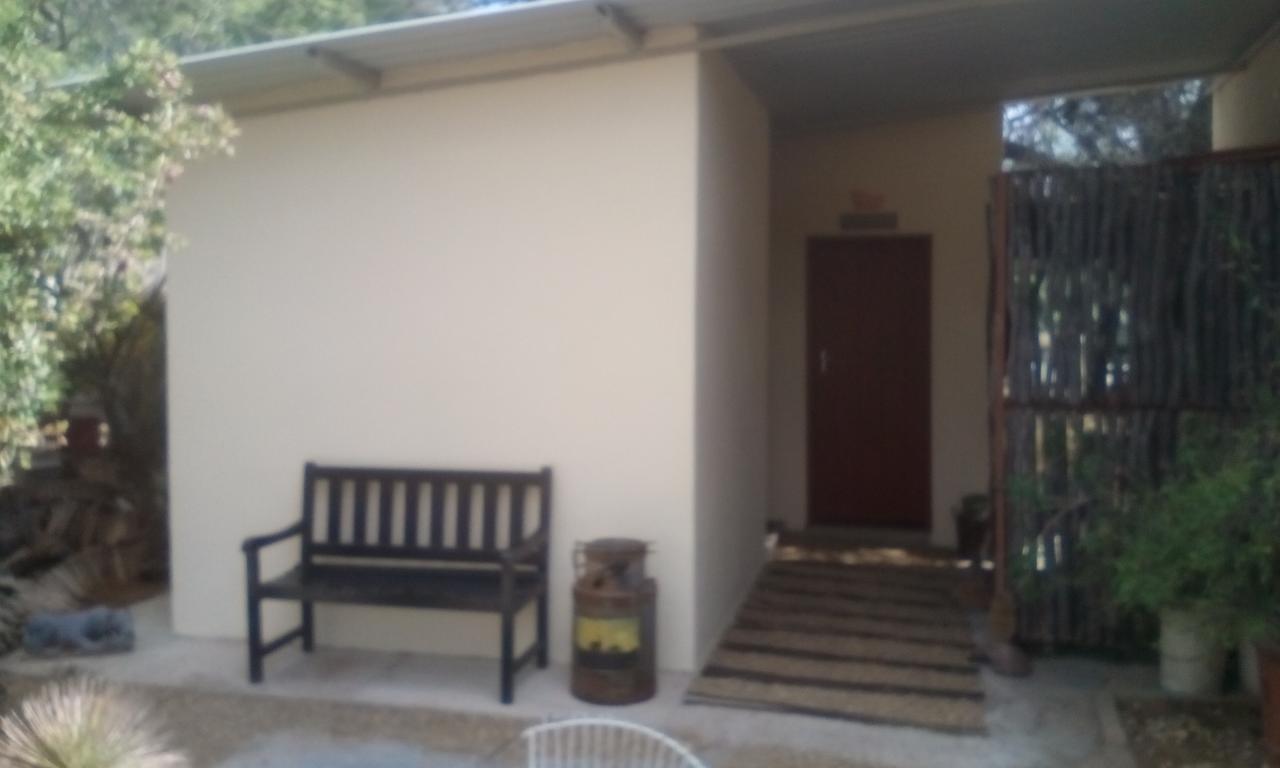 Kai-Oms Backpackers Lodge 아웃조 외부 사진